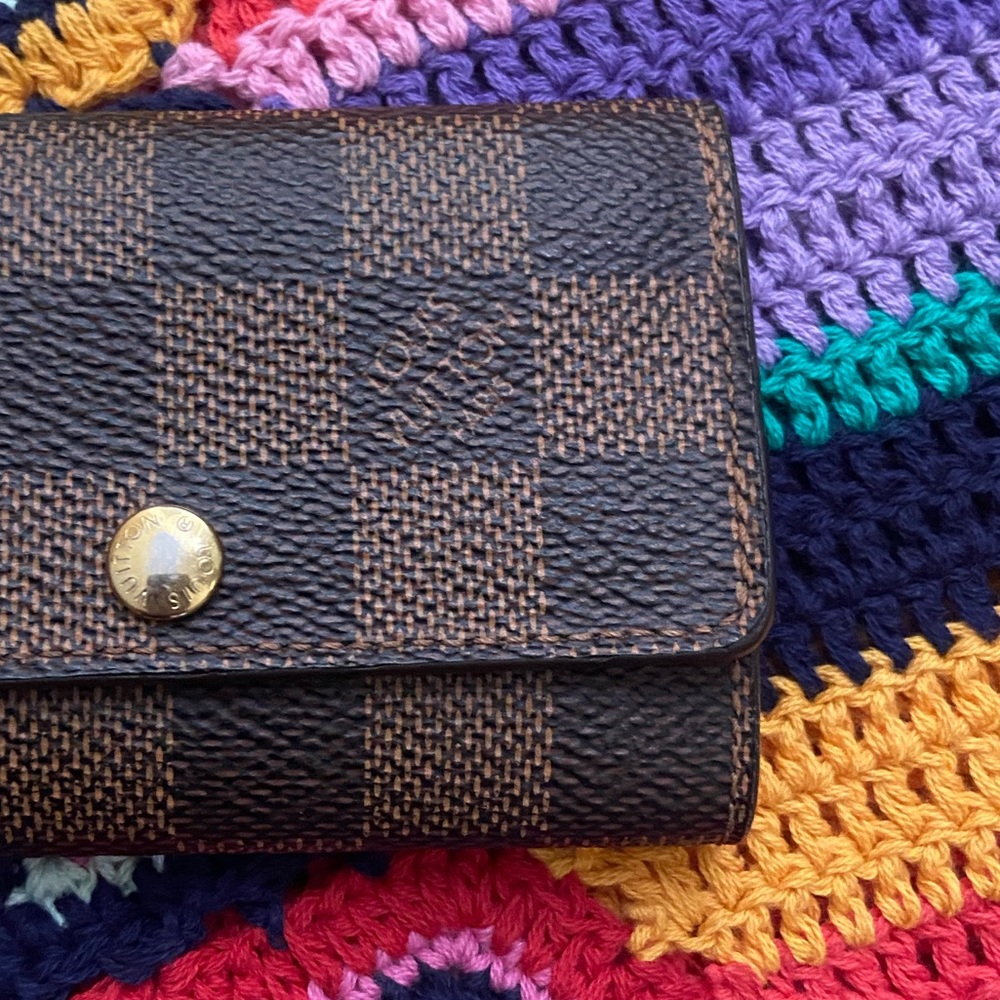 Louis Vuitton 6 Key Holder in Damier Ebene - Picture 5 of 13